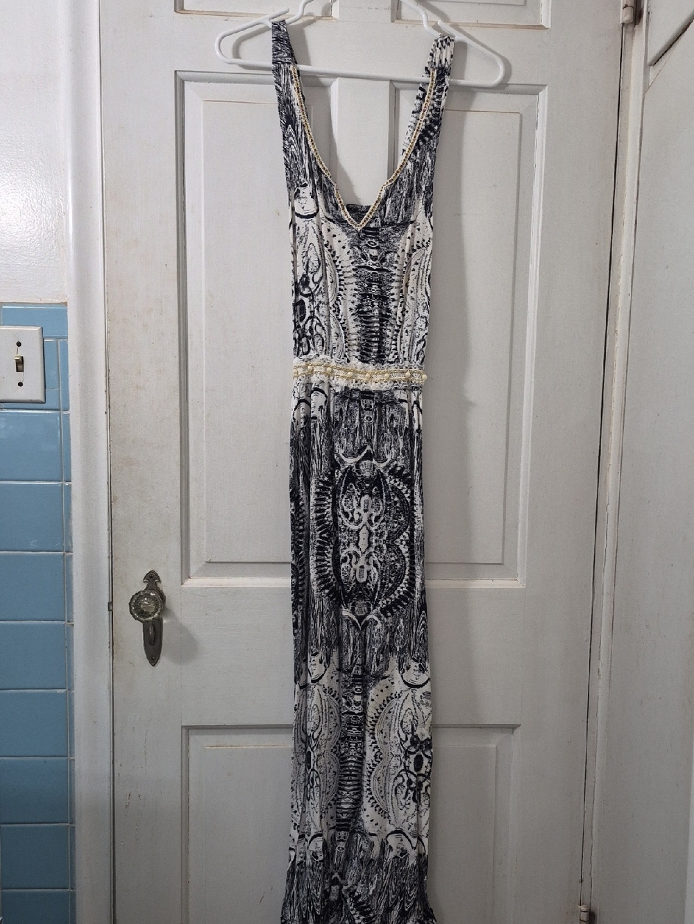 Black & White Patterned Sleeveless Maxi Dress